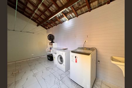 Casa à venda com 241m², 4 quartos e 6 vagas Casa à venda com 241m², 4 quartos e 6 vagasÁrea de Serviço