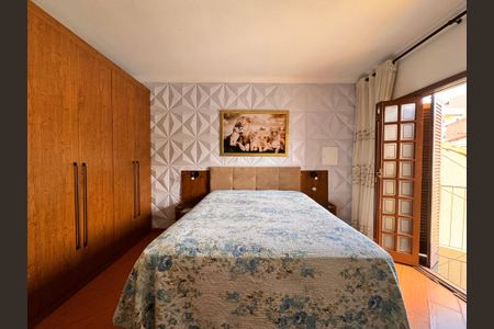 Casa à venda com 241m², 4 quartos e 6 vagas Casa à venda com 241m², 4 quartos e 6 vagasSuíte