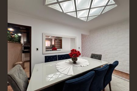 Casa à venda com 241m², 4 quartos e 6 vagas Casa à venda com 241m², 4 quartos e 6 vagasCozinha