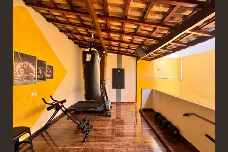 Casa à venda com 241m², 4 quartos e 6 vagas Casa à venda com 241m², 4 quartos e 6 vagasAcademia