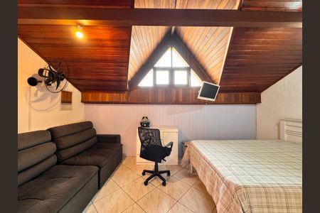 Casa à venda com 241m², 4 quartos e 6 vagas Casa à venda com 241m², 4 quartos e 6 vagasQuarto 3