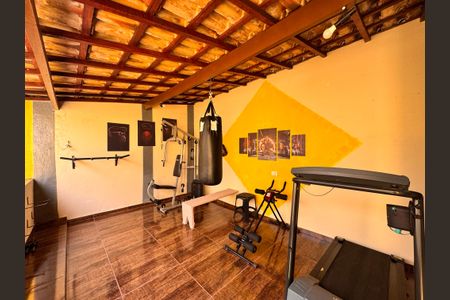 Casa à venda com 241m², 4 quartos e 6 vagas Casa à venda com 241m², 4 quartos e 6 vagasAcademia