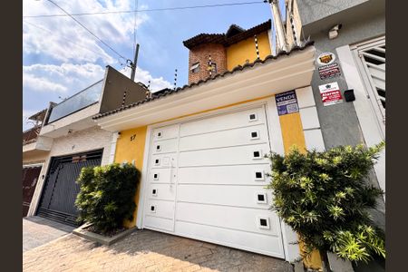Casa à venda com 241m², 4 quartos e 6 vagas Casa à venda com 241m², 4 quartos e 6 vagasFachada + plaquinha