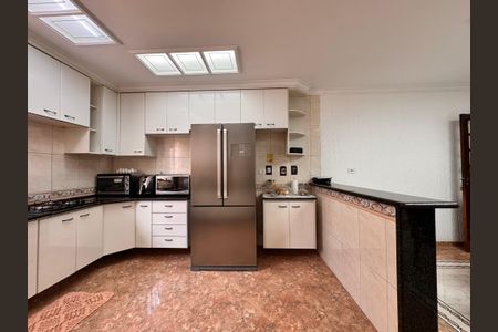 Casa à venda com 241m², 4 quartos e 6 vagas Casa à venda com 241m², 4 quartos e 6 vagasCozinha