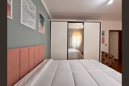 Casa à venda com 241m², 4 quartos e 6 vagas Casa à venda com 241m², 4 quartos e 6 vagasQuarto 2