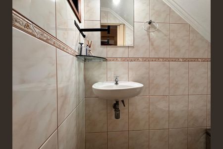 Casa à venda com 241m², 4 quartos e 6 vagas Casa à venda com 241m², 4 quartos e 6 vagasLavabo