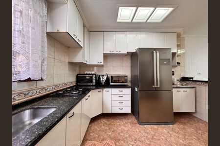 Casa à venda com 241m², 4 quartos e 6 vagas Casa à venda com 241m², 4 quartos e 6 vagasCozinha