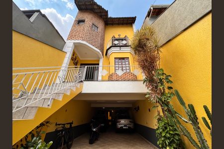 Casa à venda com 241m², 4 quartos e 6 vagas Casa à venda com 241m², 4 quartos e 6 vagasGaragem