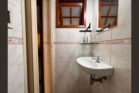 Casa à venda com 241m², 4 quartos e 6 vagas Casa à venda com 241m², 4 quartos e 6 vagasLavabo