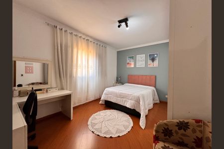 Casa à venda com 241m², 4 quartos e 6 vagas Casa à venda com 241m², 4 quartos e 6 vagasQuarto 2