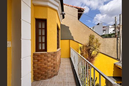 Casa à venda com 241m², 4 quartos e 6 vagas Casa à venda com 241m², 4 quartos e 6 vagasVaranda da Sala