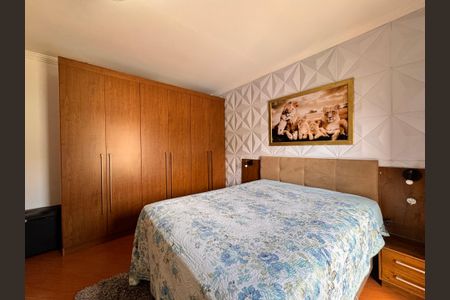 Casa à venda com 241m², 4 quartos e 6 vagas Casa à venda com 241m², 4 quartos e 6 vagasSuíte