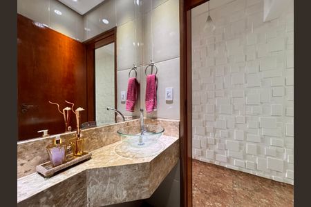 Casa à venda com 241m², 4 quartos e 6 vagas Casa à venda com 241m², 4 quartos e 6 vagasLavabo 2