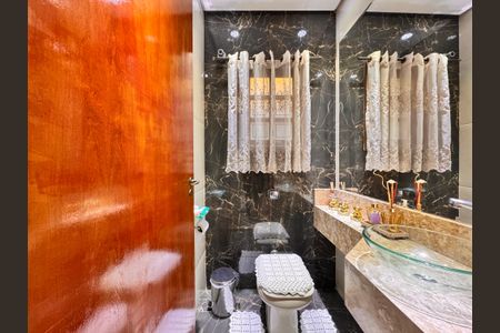 Casa à venda com 241m², 4 quartos e 6 vagas Casa à venda com 241m², 4 quartos e 6 vagasLavabo 2