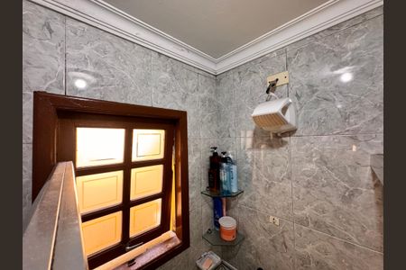 Casa à venda com 241m², 4 quartos e 6 vagas Casa à venda com 241m², 4 quartos e 6 vagasBanheiro Social