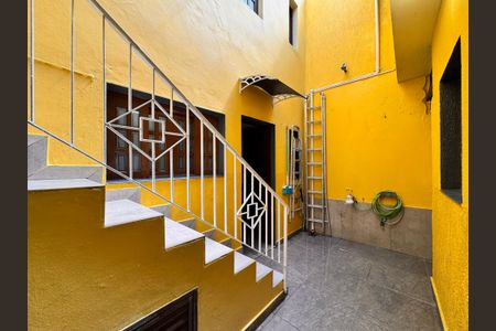 Casa à venda com 241m², 4 quartos e 6 vagas Casa à venda com 241m², 4 quartos e 6 vagasQuintal