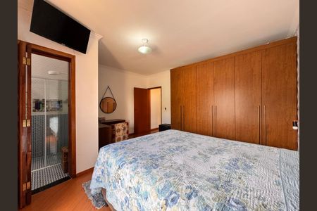 Casa à venda com 241m², 4 quartos e 6 vagas Casa à venda com 241m², 4 quartos e 6 vagasSuíte