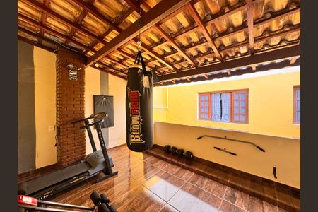 Casa à venda com 241m², 4 quartos e 6 vagas Casa à venda com 241m², 4 quartos e 6 vagasAcademia