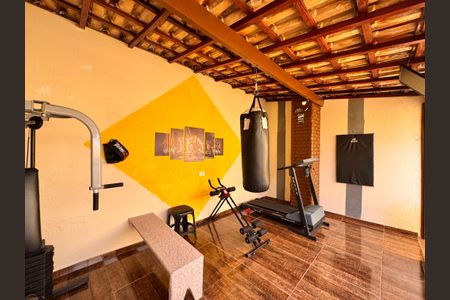 Casa à venda com 241m², 4 quartos e 6 vagas Casa à venda com 241m², 4 quartos e 6 vagasAcademia