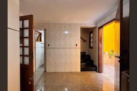 Casa à venda com 241m², 4 quartos e 6 vagas Casa à venda com 241m², 4 quartos e 6 vagasCozinha 2