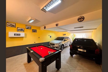 Casa à venda com 241m², 4 quartos e 6 vagas Casa à venda com 241m², 4 quartos e 6 vagasGaragem