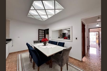 Casa à venda com 241m², 4 quartos e 6 vagas Casa à venda com 241m², 4 quartos e 6 vagasCozinha