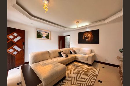 Casa à venda com 241m², 4 quartos e 6 vagas Casa à venda com 241m², 4 quartos e 6 vagasSala