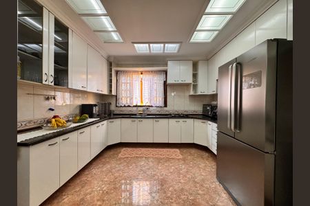 Casa à venda com 241m², 4 quartos e 6 vagas Casa à venda com 241m², 4 quartos e 6 vagasCozinha