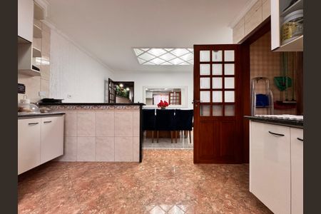 Casa à venda com 241m², 4 quartos e 6 vagas Casa à venda com 241m², 4 quartos e 6 vagasCozinha