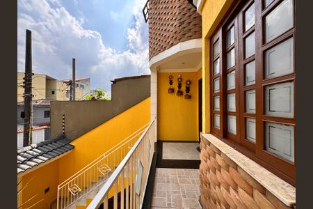 Casa à venda com 241m², 4 quartos e 6 vagas Casa à venda com 241m², 4 quartos e 6 vagasVaranda da Sala