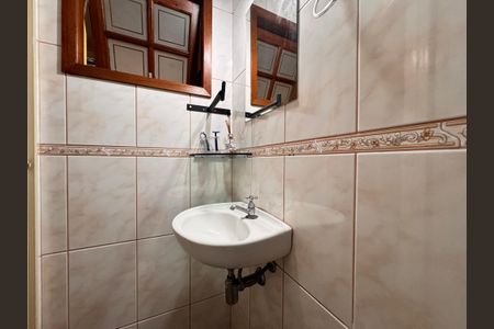 Casa à venda com 241m², 4 quartos e 6 vagas Casa à venda com 241m², 4 quartos e 6 vagasLavabo