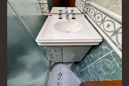 Casa à venda com 241m², 4 quartos e 6 vagas Casa à venda com 241m², 4 quartos e 6 vagasBanheiro Social