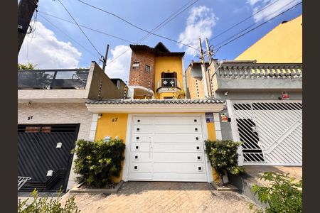 Casa à venda com 241m², 4 quartos e 6 vagas Casa à venda com 241m², 4 quartos e 6 vagasFachada + plaquinha