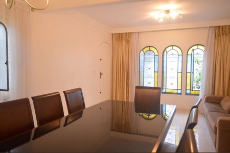 Casa à venda com 180m², 3 quartos e 4 vagasSala