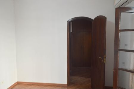 Casa à venda com 180m², 3 quartos e 4 vagasQuarto 1 Suíte