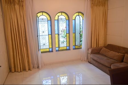 Casa à venda com 180m², 3 quartos e 4 vagasSala