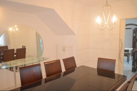 Casa à venda com 180m², 3 quartos e 4 vagasSala