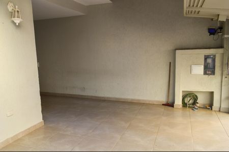 Casa à venda com 180m², 3 quartos e 4 vagasGaragem
