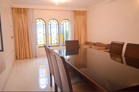 Casa à venda com 180m², 3 quartos e 4 vagasSala