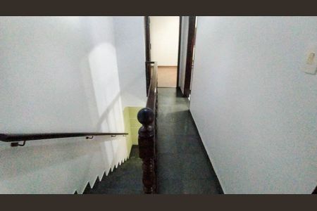 Casa à venda com 180m², 3 quartos e 4 vagasEscada