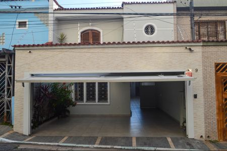 Casa à venda com 180m², 3 quartos e 4 vagasFachada