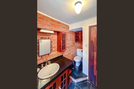 Casa à venda com 242m², 5 quartos e 5 vagasBanheiro