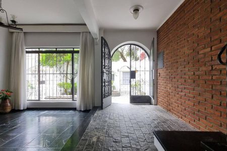 Casa à venda com 242m², 5 quartos e 5 vagasSala