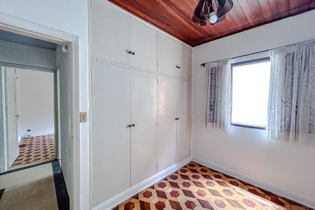 Casa à venda com 242m², 5 quartos e 5 vagasQuarto 1 - Casa 2