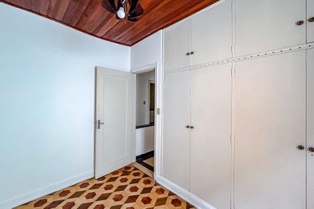 Casa à venda com 242m², 5 quartos e 5 vagasQuarto 1 - Casa 2