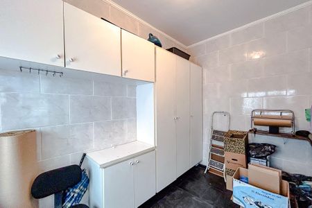 Casa à venda com 242m², 5 quartos e 5 vagasQuarto de Serviço Casa 2