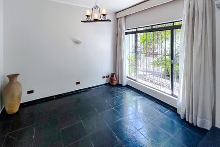 Casa à venda com 242m², 5 quartos e 5 vagasSala