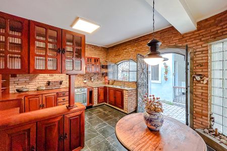 Casa à venda com 242m², 5 quartos e 5 vagasCozinha