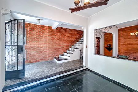 Casa à venda com 242m², 5 quartos e 5 vagasSala