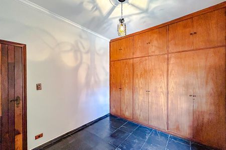 Casa à venda com 242m², 5 quartos e 5 vagasQuarto 2